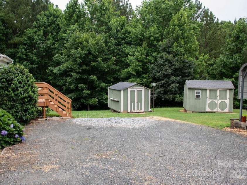 6213 Golden Oak Lane, Denver, NC 28037.  MLS# CAR4269024, YatesRealty ID 25466. 