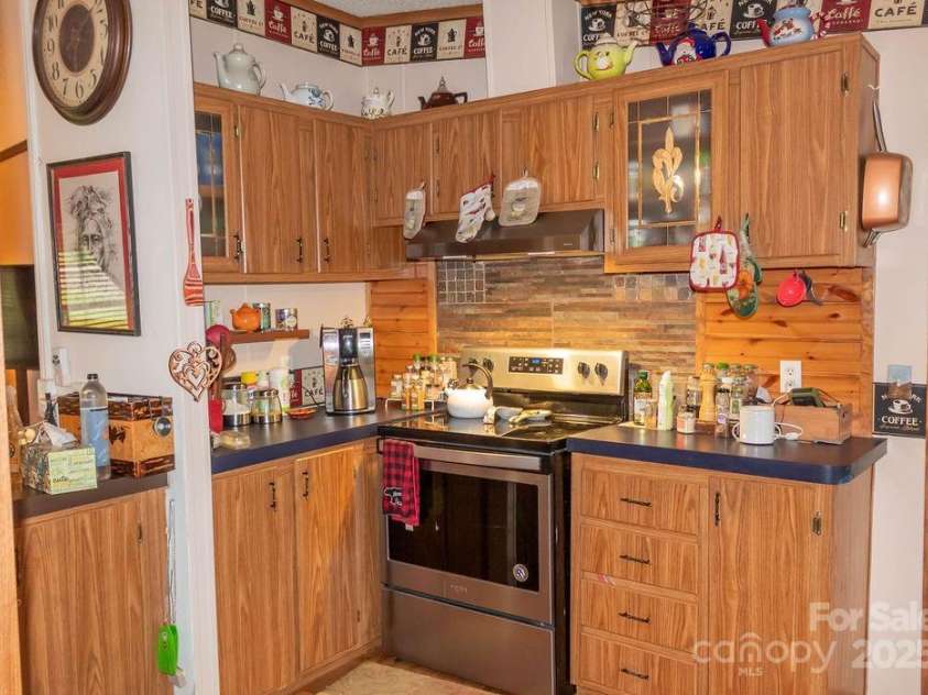 6213 Golden Oak Lane, Denver, NC 28037.  MLS# CAR4269024, YatesRealty ID 25466. 