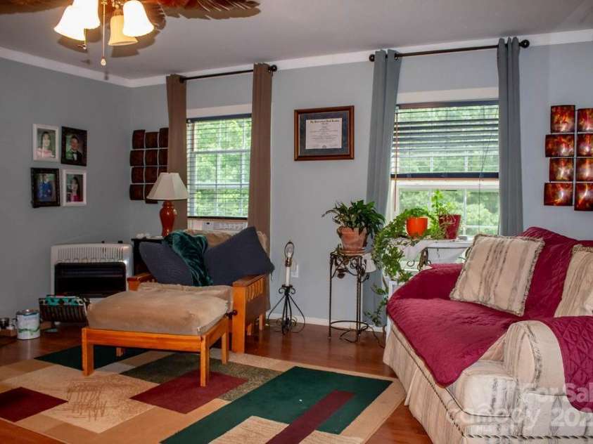 6213 Golden Oak Lane, Denver, NC 28037.  MLS# CAR4269024, YatesRealty ID 25466. 