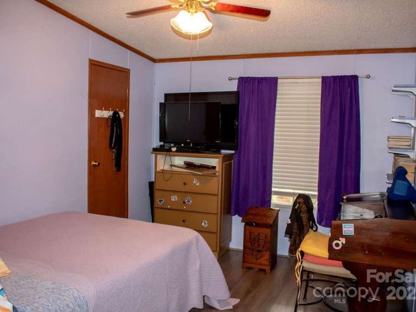 6213 Golden Oak Lane, Denver, NC 28037.  MLS# CAR4269024, YatesRealty ID 25466. 