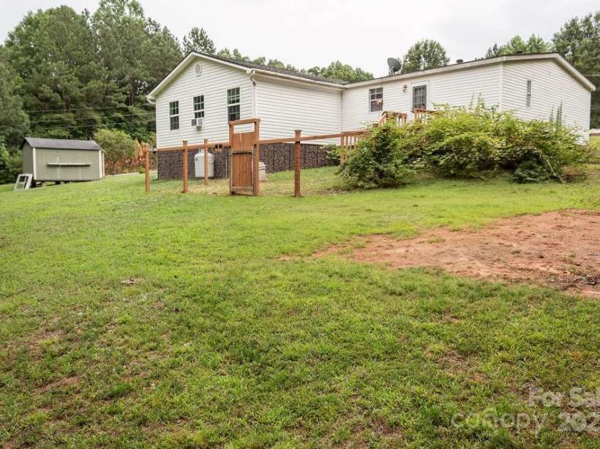 6213 Golden Oak Lane, Denver, NC 28037.  MLS# CAR4269024, YatesRealty ID 25466. 