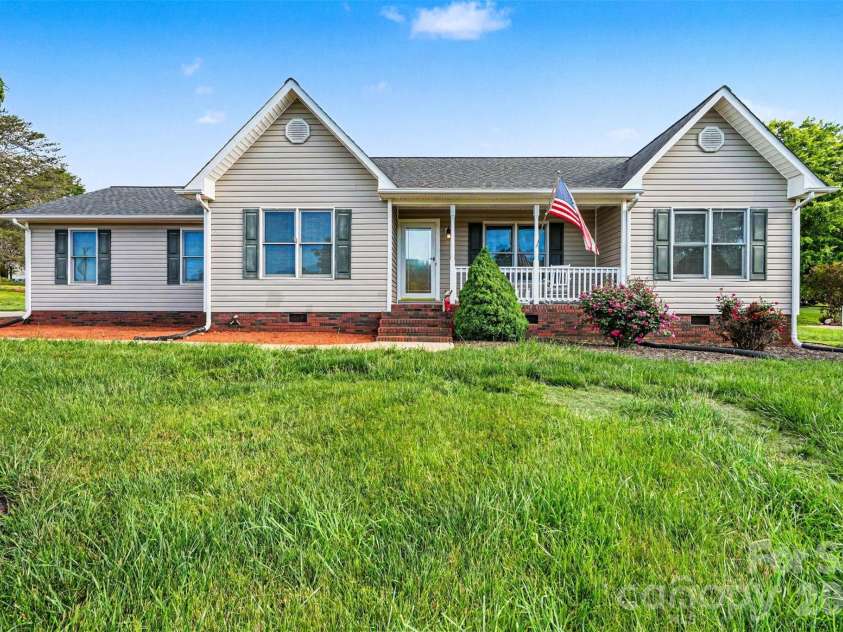 173 Alpine Circle, Statesville, NC 28625.  MLS# CAR4381826, YatesRealty ID 25468. 