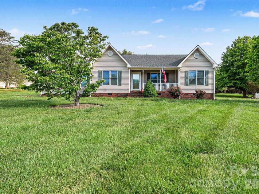 173 Alpine Circle, Statesville, NC 28625.  MLS# CAR4381826, YatesRealty ID 25468. 