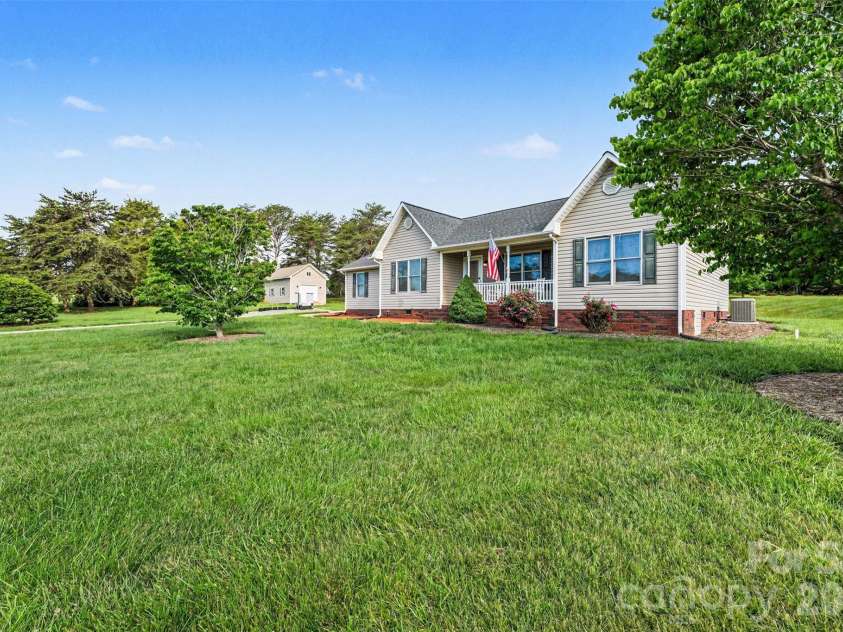 173 Alpine Circle, Statesville, NC 28625.  MLS# CAR4381826, YatesRealty ID 25468. 