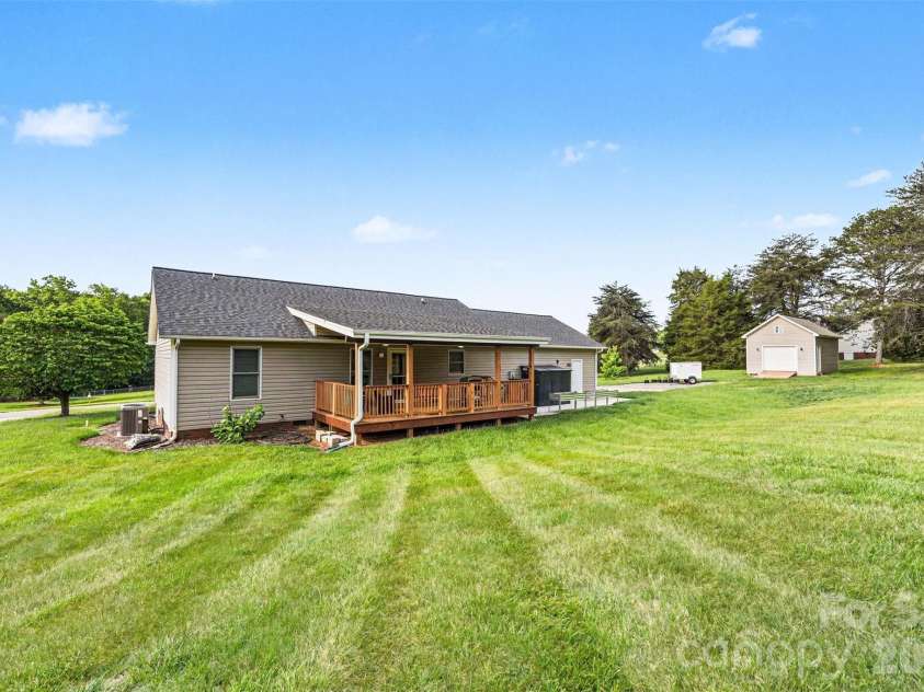 173 Alpine Circle, Statesville, NC 28625.  MLS# CAR4381826, YatesRealty ID 25468. 
