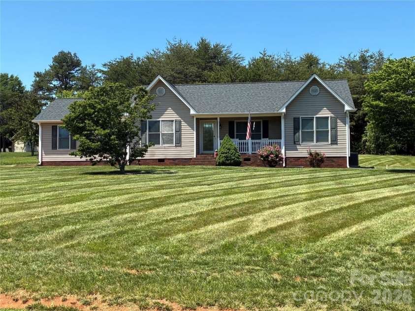 173 Alpine Circle, Statesville, NC 28625.  MLS# CAR4381826, YatesRealty ID 25468. 