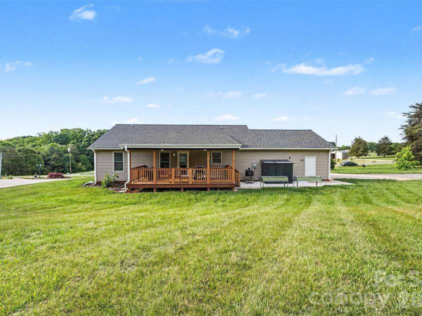 173 Alpine Circle, Statesville, NC 28625.  MLS# CAR4381826, YatesRealty ID 25468. 