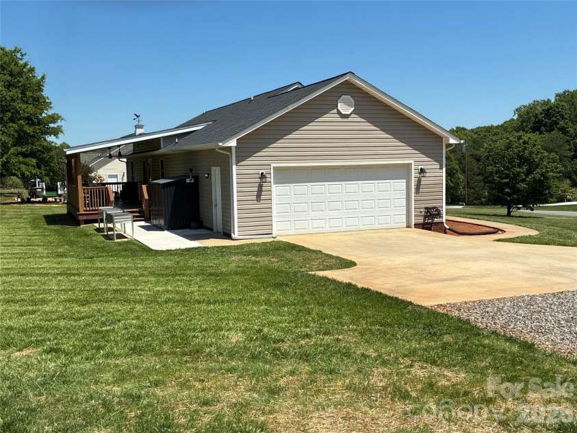 173 Alpine Circle, Statesville, NC 28625.  MLS# CAR4381826, YatesRealty ID 25468. 