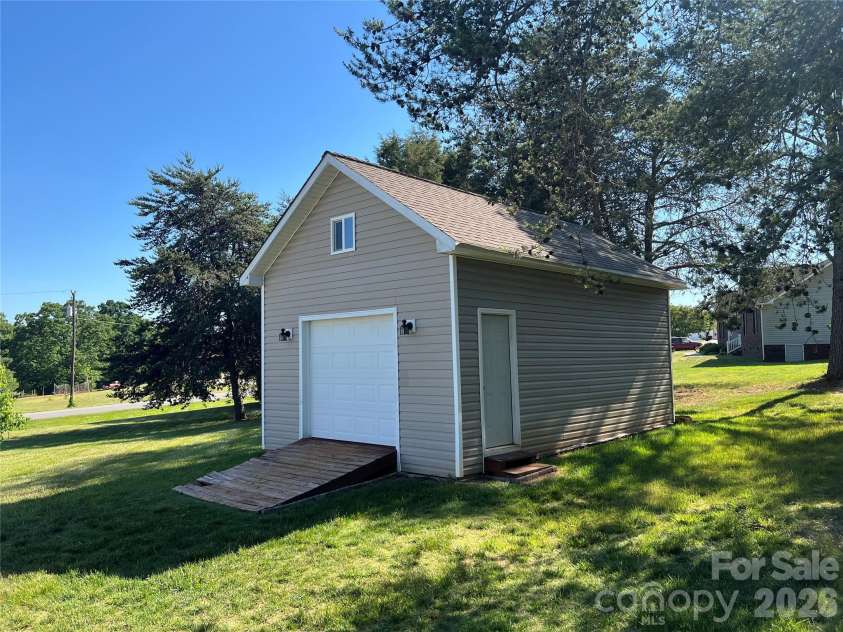 173 Alpine Circle, Statesville, NC 28625.  MLS# CAR4381826, YatesRealty ID 25468. 