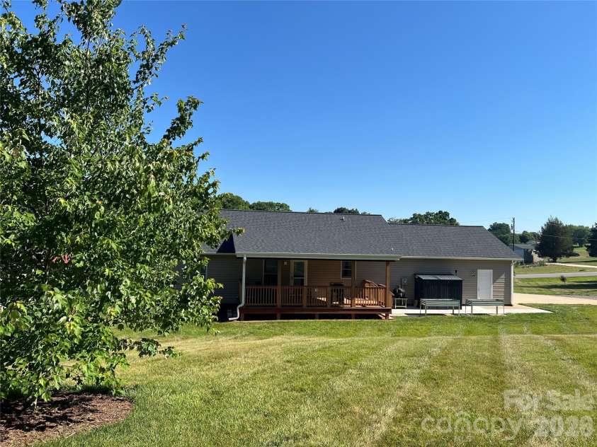 173 Alpine Circle, Statesville, NC 28625.  MLS# CAR4381826, YatesRealty ID 25468. 