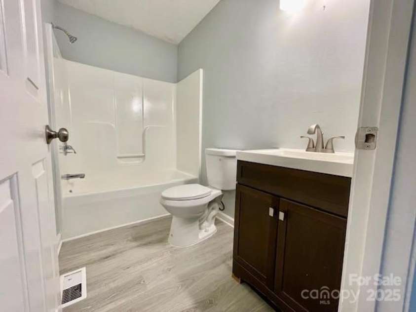 205 Hidden Spring Drive, Salisbury, NC 28147.  MLS# CAR4280315, YatesRealty ID 25468. Full Bath