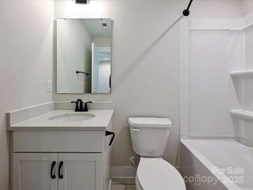 1316 Walter Taylor Way, Charlotte, NC 28206.  MLS# CAR4207720, YatesRealty ID 25469. Bath 2