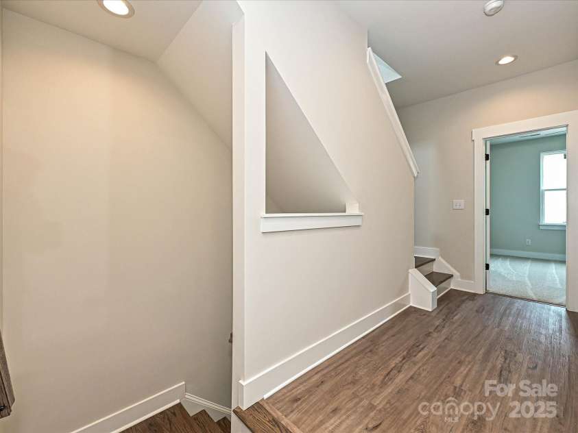 1316 Walter Taylor Way, Charlotte, NC 28206.  MLS# CAR4207720, YatesRealty ID 25469. Landing