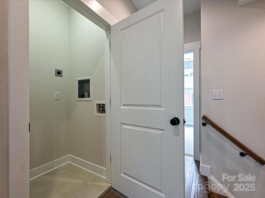 1316 Walter Taylor Way, Charlotte, NC 28206.  MLS# CAR4207720, YatesRealty ID 25469. Laundry