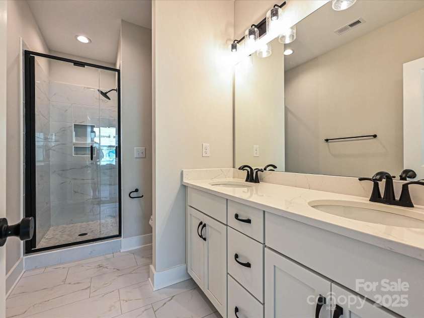 1316 Walter Taylor Way, Charlotte, NC 28206.  MLS# CAR4207720, YatesRealty ID 25469. Premier Bath