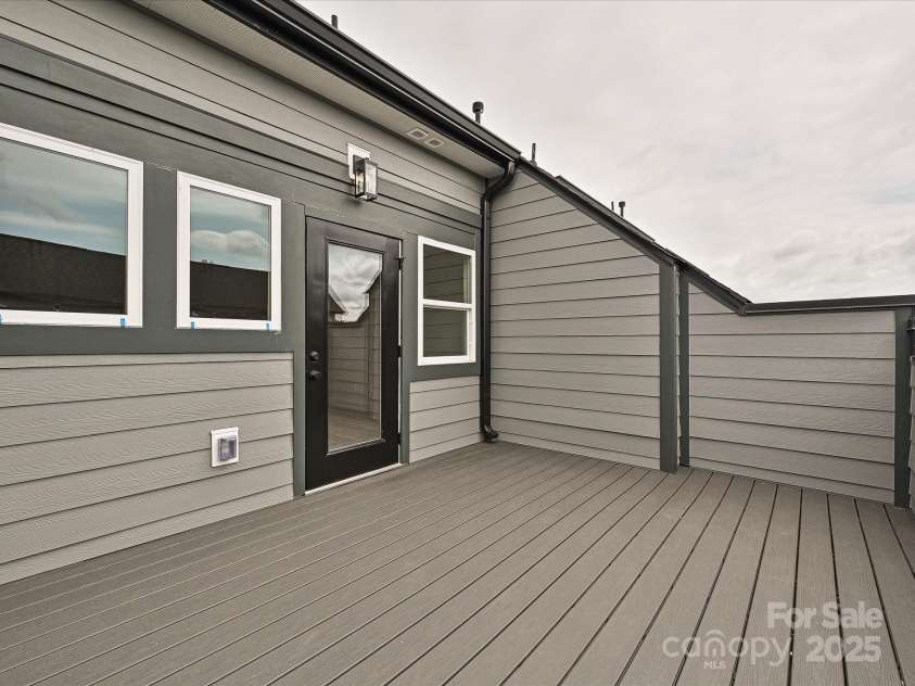 1316 Walter Taylor Way, Charlotte, NC 28206.  MLS# CAR4207720, YatesRealty ID 25469. Rooftop Terrace