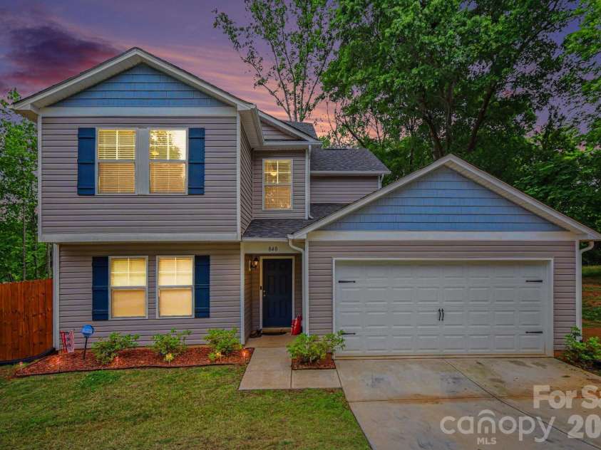 840 Carver Street, Shelby, NC 28152.  MLS# CAR4380384, YatesRealty ID 25469. 