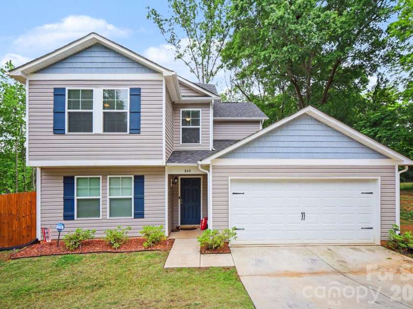 840 Carver Street, Shelby, NC 28152.  MLS# CAR4380384, YatesRealty ID 25469. 