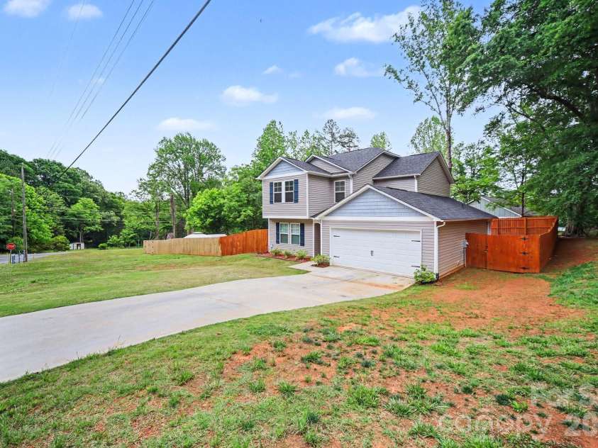 840 Carver Street, Shelby, NC 28152.  MLS# CAR4380384, YatesRealty ID 25469. 
