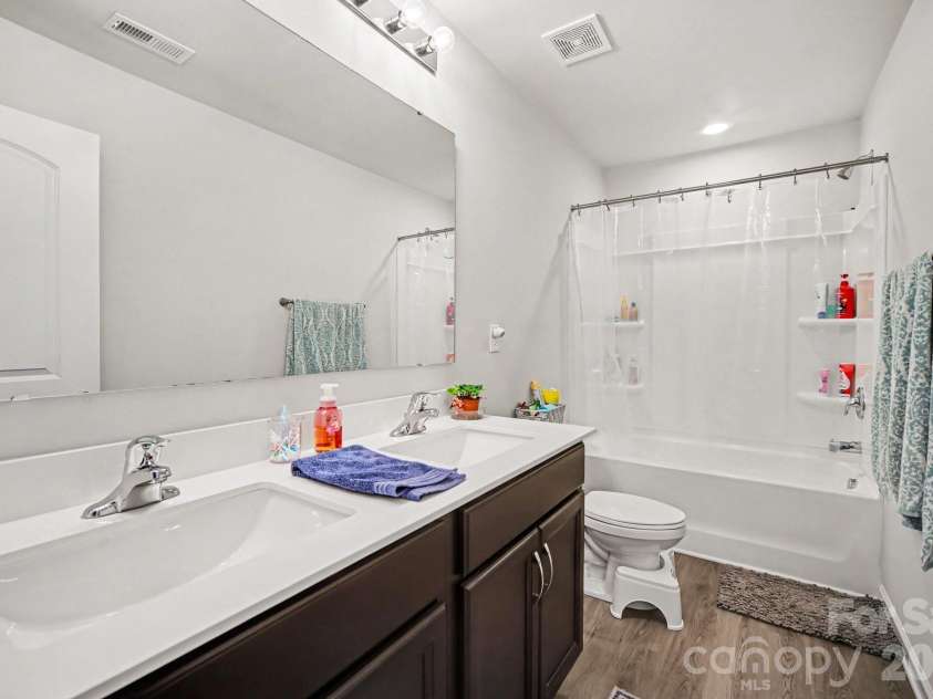 840 Carver Street, Shelby, NC 28152.  MLS# CAR4380384, YatesRealty ID 25469. 