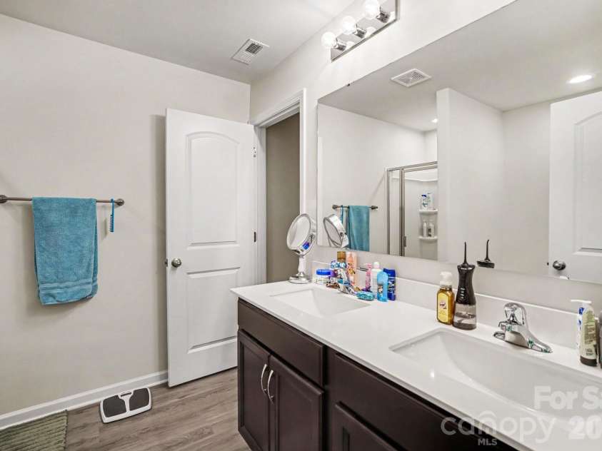 840 Carver Street, Shelby, NC 28152.  MLS# CAR4380384, YatesRealty ID 25469. 