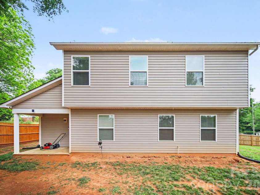 840 Carver Street, Shelby, NC 28152.  MLS# CAR4380384, YatesRealty ID 25469. 