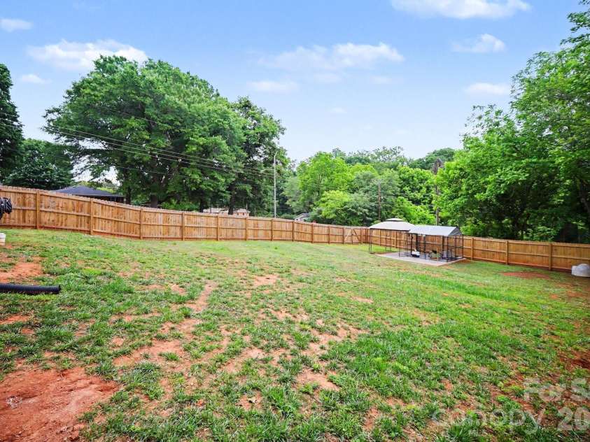 840 Carver Street, Shelby, NC 28152.  MLS# CAR4380384, YatesRealty ID 25469. 