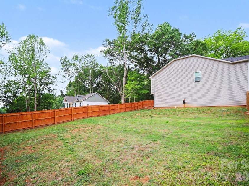 840 Carver Street, Shelby, NC 28152.  MLS# CAR4380384, YatesRealty ID 25469. 