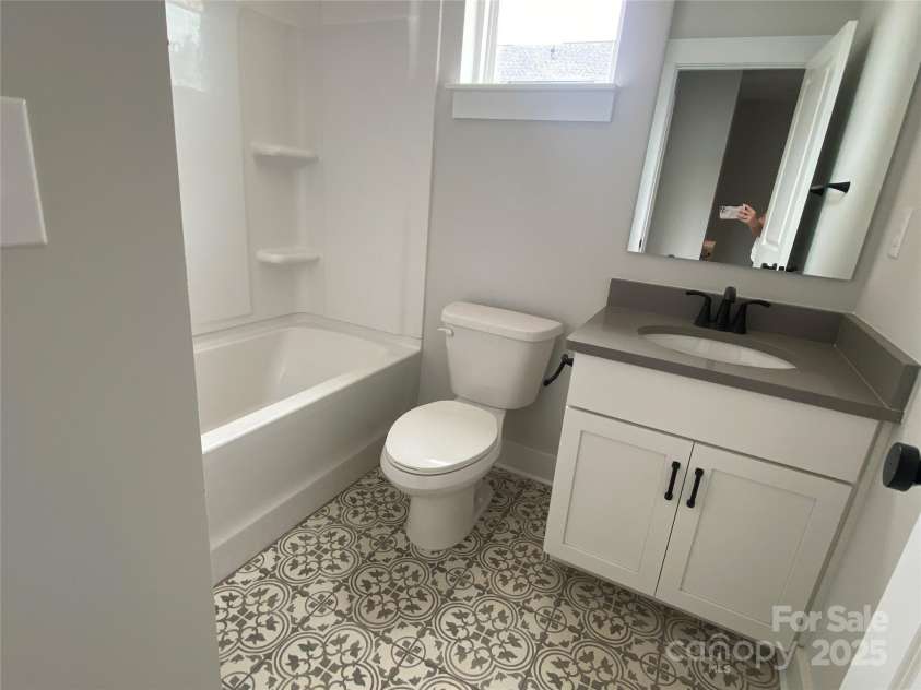 1308 Walter Taylor Way, Charlotte, NC 28206.  MLS# CAR4207800, YatesRealty ID 25470. Bath 2
