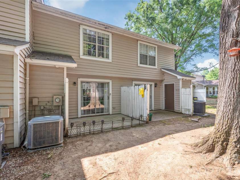 204 Heritage Parkway, Fort Mill, SC 29715.  MLS# CAR4385025, YatesRealty ID 25470. 