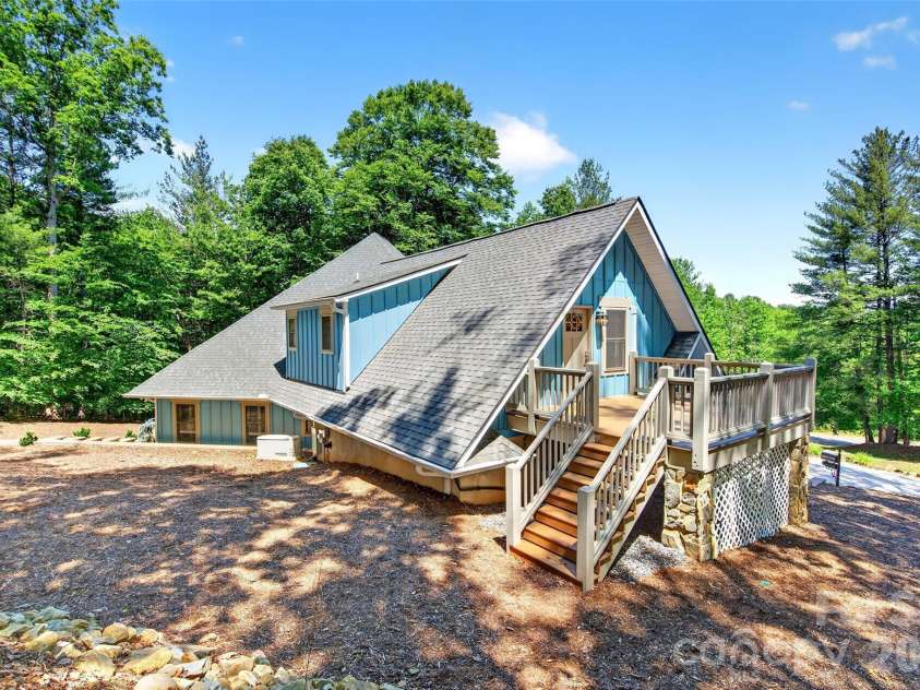 225 Henrys Glen Drive, Morganton, NC 28655.  MLS# CAR4280672, YatesRealty ID 25471. 