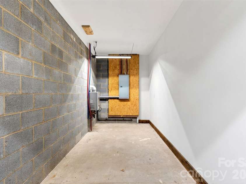 225 Henrys Glen Drive, Morganton, NC 28655.  MLS# CAR4280672, YatesRealty ID 25471. 