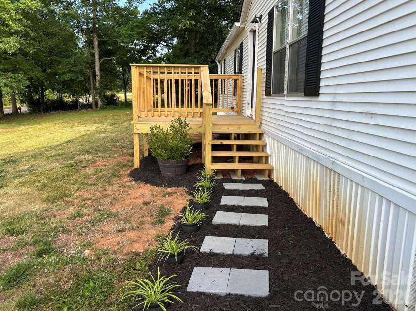 370 Walker Road, Nebo, NC 28761.  MLS# CAR4383415, YatesRealty ID 25472. Front Entrance