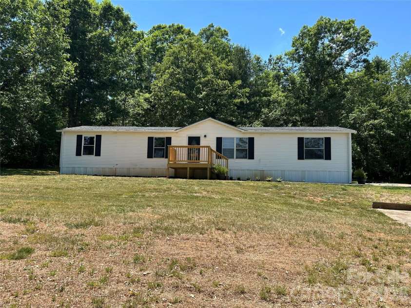 370 Walker Road, Nebo, NC 28761.  MLS# CAR4383415, YatesRealty ID 25472. WELCOME HOME!