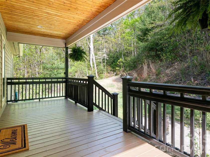 36 Snowshoe Drive, Asheville, NC 28803.  MLS# CAR4372330, YatesRealty ID 25473. 