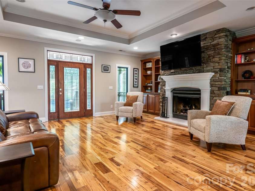 36 Snowshoe Drive, Asheville, NC 28803.  MLS# CAR4372330, YatesRealty ID 25473. 