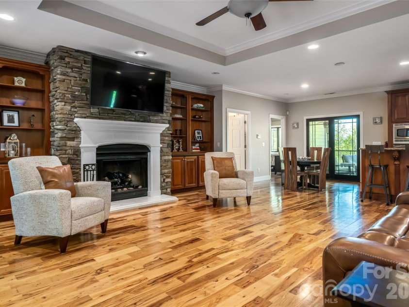 36 Snowshoe Drive, Asheville, NC 28803.  MLS# CAR4372330, YatesRealty ID 25473. 