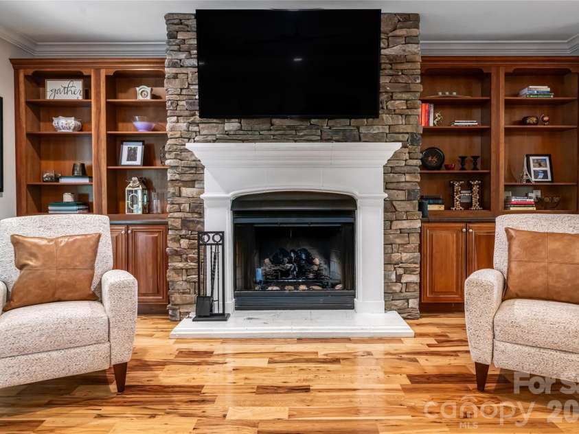 36 Snowshoe Drive, Asheville, NC 28803.  MLS# CAR4372330, YatesRealty ID 25473. 