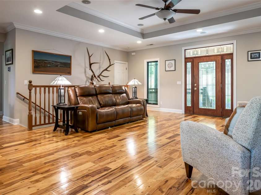 36 Snowshoe Drive, Asheville, NC 28803.  MLS# CAR4372330, YatesRealty ID 25473. 