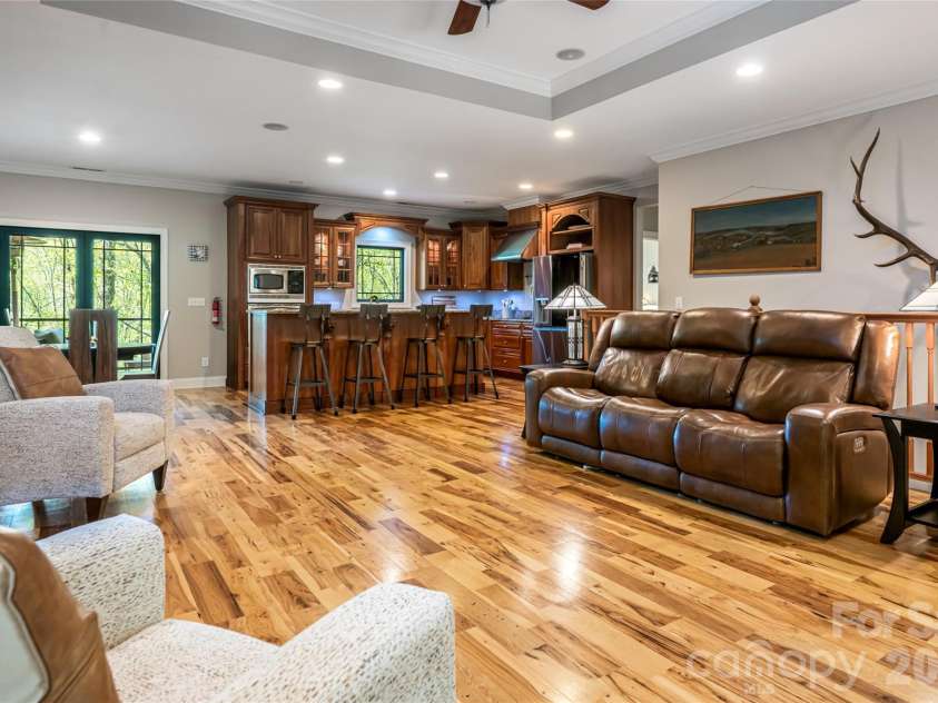 36 Snowshoe Drive, Asheville, NC 28803.  MLS# CAR4372330, YatesRealty ID 25473. 