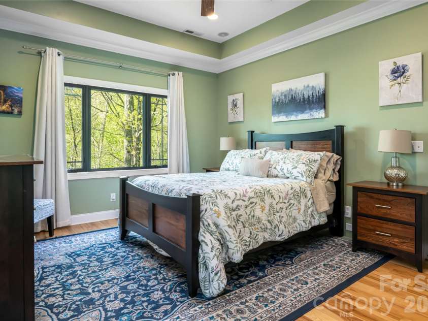 36 Snowshoe Drive, Asheville, NC 28803.  MLS# CAR4372330, YatesRealty ID 25473. 