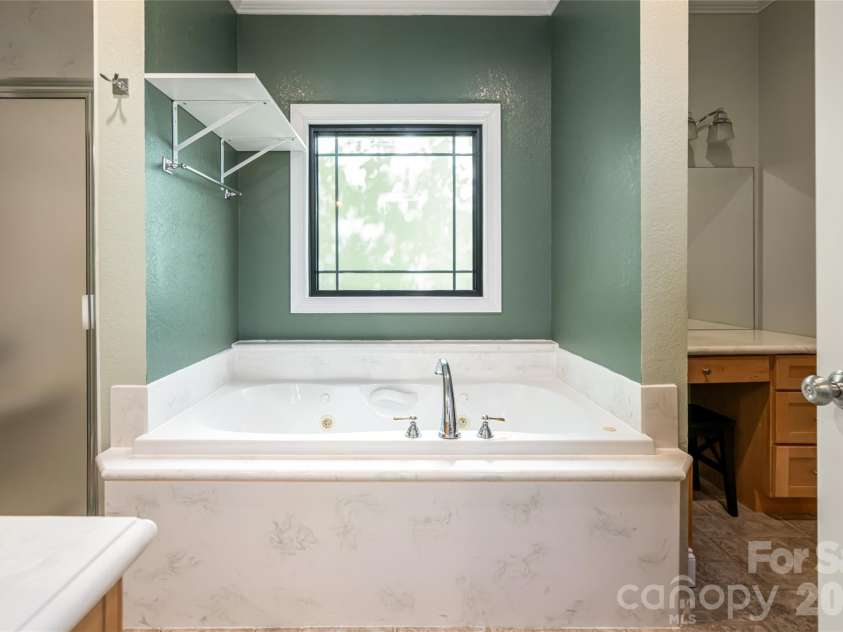 36 Snowshoe Drive, Asheville, NC 28803.  MLS# CAR4372330, YatesRealty ID 25473. 