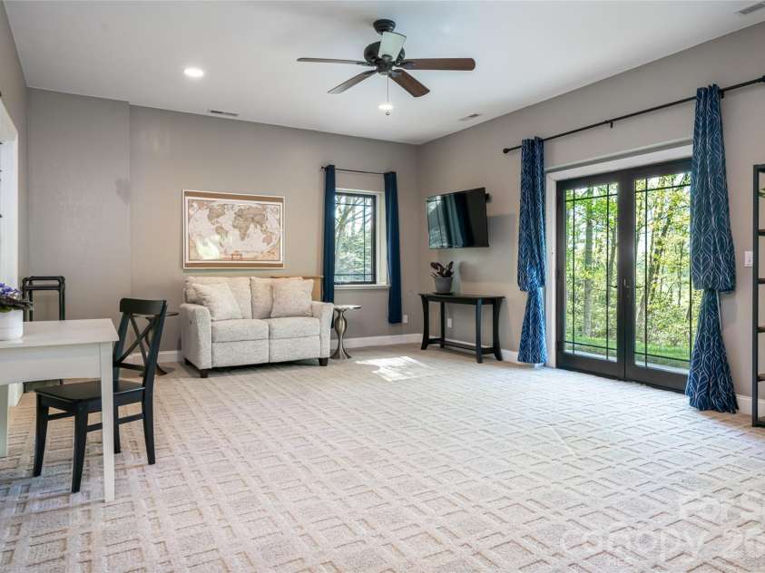 36 Snowshoe Drive, Asheville, NC 28803.  MLS# CAR4372330, YatesRealty ID 25473. 
