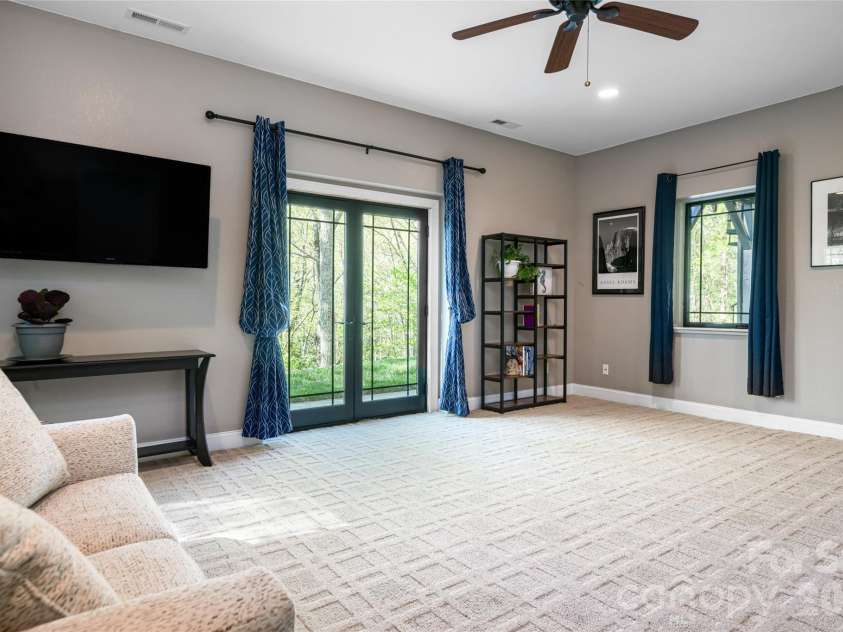 36 Snowshoe Drive, Asheville, NC 28803.  MLS# CAR4372330, YatesRealty ID 25473. 