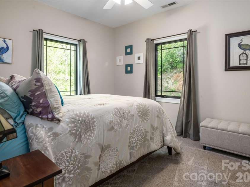 36 Snowshoe Drive, Asheville, NC 28803.  MLS# CAR4372330, YatesRealty ID 25473. 