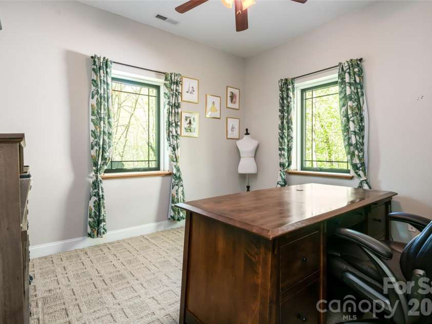 36 Snowshoe Drive, Asheville, NC 28803.  MLS# CAR4372330, YatesRealty ID 25473. 