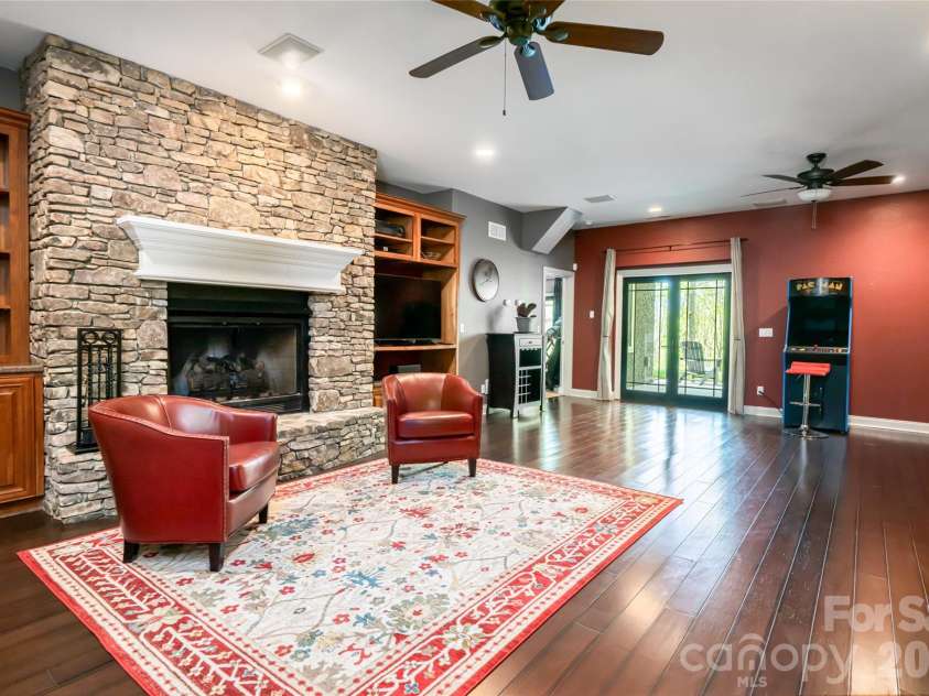 36 Snowshoe Drive, Asheville, NC 28803.  MLS# CAR4372330, YatesRealty ID 25473. 