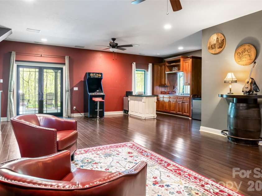 36 Snowshoe Drive, Asheville, NC 28803.  MLS# CAR4372330, YatesRealty ID 25473. 