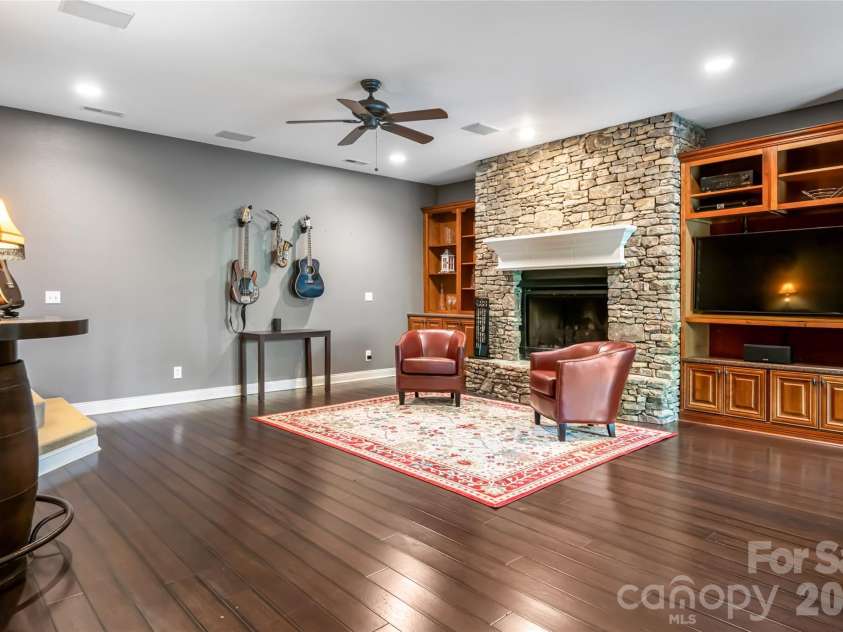 36 Snowshoe Drive, Asheville, NC 28803.  MLS# CAR4372330, YatesRealty ID 25473. 