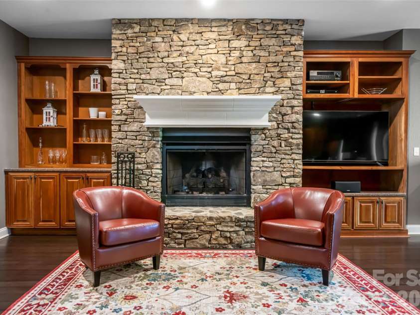 36 Snowshoe Drive, Asheville, NC 28803.  MLS# CAR4372330, YatesRealty ID 25473. 
